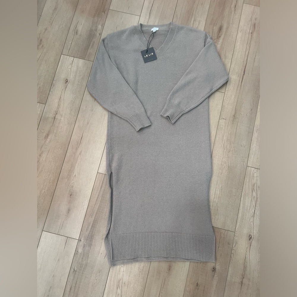 NWT Le Lis sweater dress with side slit. Size smalll